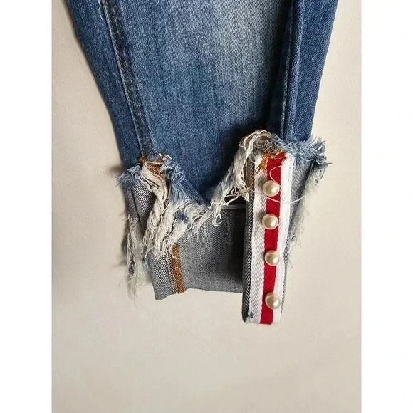 Almost Famous Faded Capris Jeans Size 11 - Picture 5 of 8